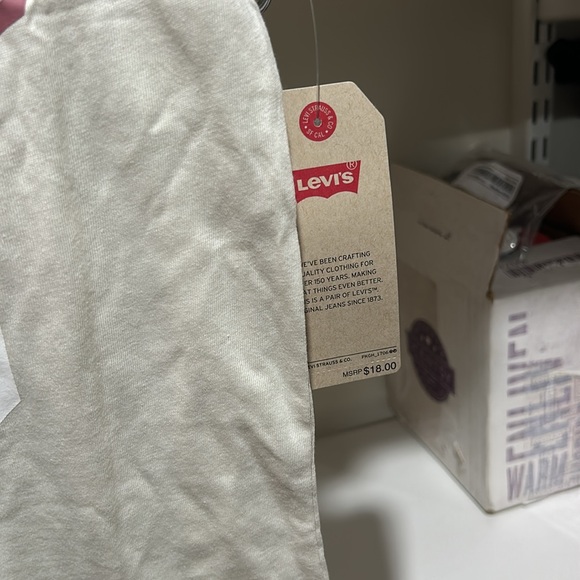 NWT Levi’s top - Picture 3 of 5